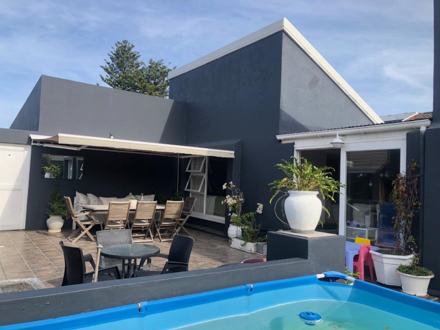 4 Bedroom Property for Sale in Westcliff Western Cape